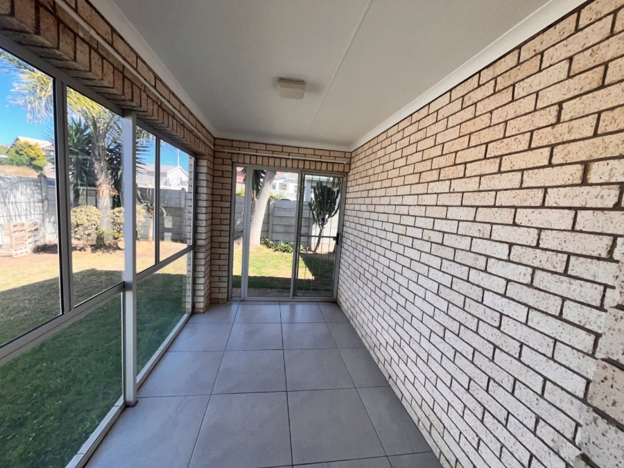 2 Bedroom Property for Sale in Wavecrest Eastern Cape